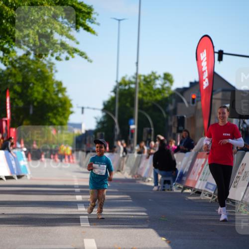 20.09.2026 - PSD Bank Halbmarathon LAZAROV Photography http://msf.ph/oto/10548722 20.09.2026 10:43:21 Ziel  meine-sportfotos.de