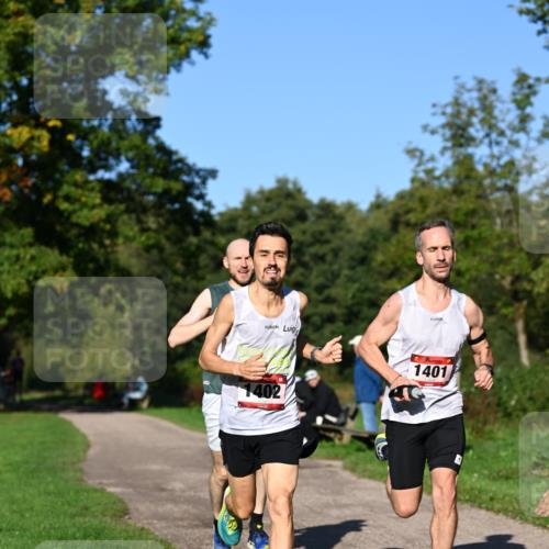 27.09.2026 - 34. Volkslauf durch das schöne Alstertal Dr. Thomas Lammeyer http://msf.ph/oto/10561102 27.09.2026 10:03:33 Laufen 1401, 1402 meine-sportfotos.de
