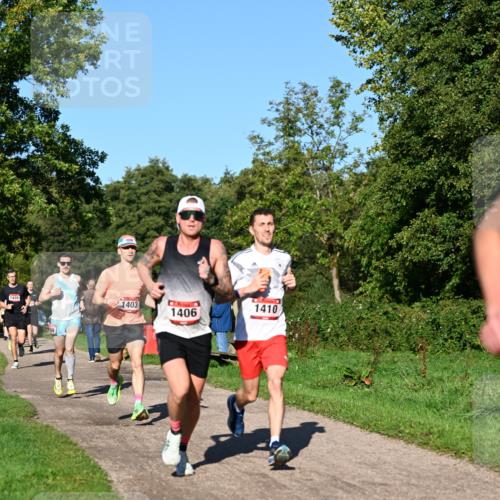 27.09.2026 - 34. Volkslauf durch das schöne Alstertal Dr. Thomas Lammeyer http://msf.ph/oto/10561143 27.09.2026 10:03:51 Laufen 1439, 1403, 1406, 1410 meine-sportfotos.de