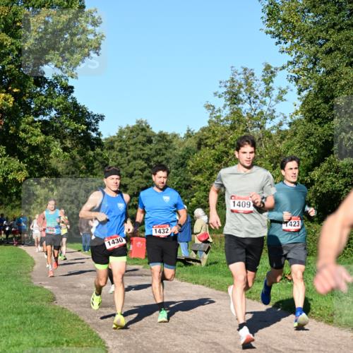 27.09.2026 - 35. Volkslauf durch das schöne Alstertal Dr. Thomas Lammeyer http://msf.ph/oto/10561270 27.09.2026 10:04:13 Laufen 1445, 1430, 1432, 1409, 1423 meine-sportfotos.de