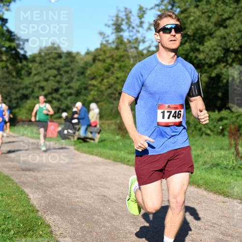 27.09.2026 - 35. Volkslauf durch das schöne Alstertal Dr. Thomas Lammeyer http://msf.ph/oto/10561359 27.09.2026 10:04:30 Laufen 1746 meine-sportfotos.de