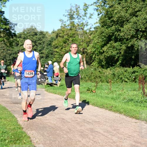 27.09.2026 - 34. Volkslauf durch das schöne Alstertal Dr. Thomas Lammeyer http://msf.ph/oto/10561376 27.09.2026 10:04:33 Laufen 428, 1429 meine-sportfotos.de