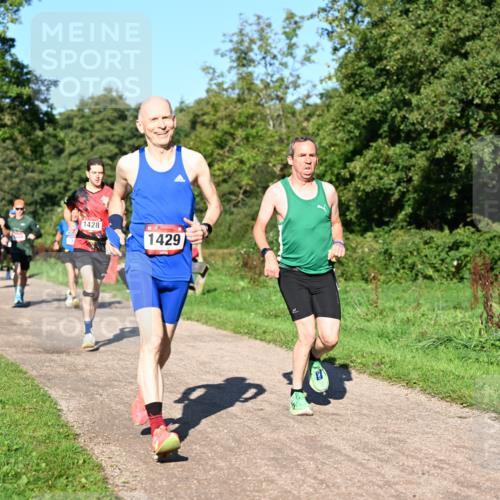 27.09.2026 - 34. Volkslauf durch das schöne Alstertal Dr. Thomas Lammeyer http://msf.ph/oto/10561378 27.09.2026 10:04:34 Laufen 1428, 1429 meine-sportfotos.de