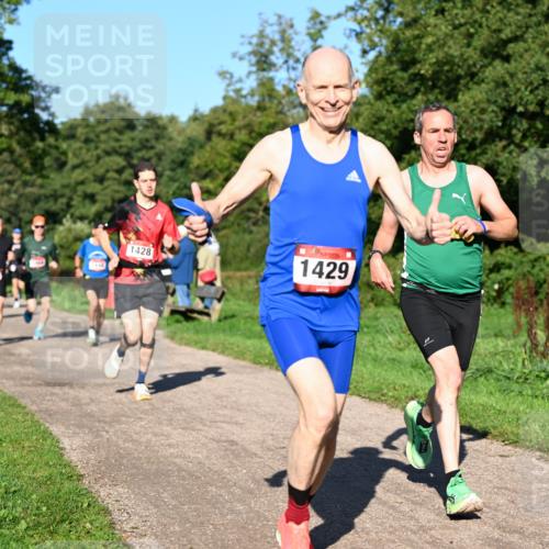 27.09.2026 - 34. Volkslauf durch das schöne Alstertal Dr. Thomas Lammeyer http://msf.ph/oto/10561382 27.09.2026 10:04:34 Laufen 1428, 1429 meine-sportfotos.de