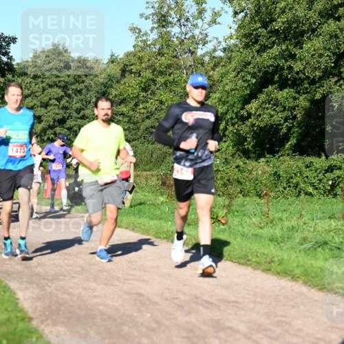 27.09.2026 - 34. Volkslauf durch das schöne Alstertal Dr. Thomas Lammeyer http://msf.ph/oto/10561427 27.09.2026 10:04:41 Laufen 1451, 1473, 20, 1433 meine-sportfotos.de