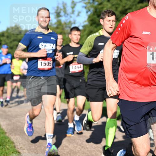 27.09.2026 - 35. Volkslauf durch das schöne Alstertal Dr. Thomas Lammeyer http://msf.ph/oto/10561458 27.09.2026 10:04:46 Laufen 1505, 1444, 1463, 1020 meine-sportfotos.de