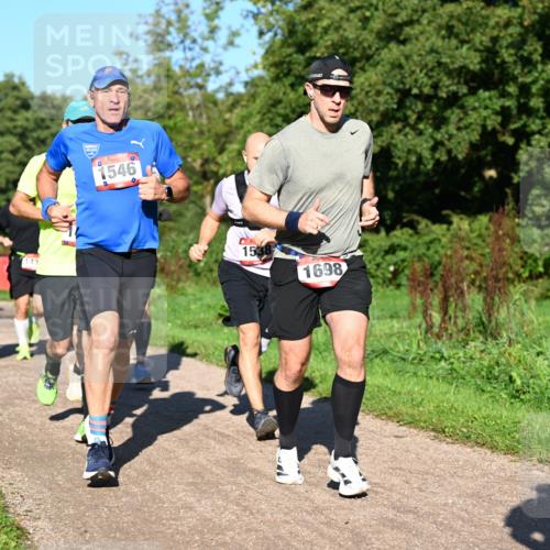 27.09.2026 - 35. Volkslauf durch das schöne Alstertal Dr. Thomas Lammeyer http://msf.ph/oto/10561470 27.09.2026 10:04:48 Laufen 1471, 143, 1546, 153, 1698 meine-sportfotos.de