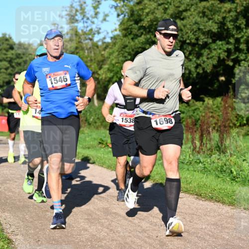 27.09.2026 - 35. Volkslauf durch das schöne Alstertal Dr. Thomas Lammeyer http://msf.ph/oto/10561471 27.09.2026 10:04:48 Laufen 1471, 14, 1546, 1538, 1698 meine-sportfotos.de