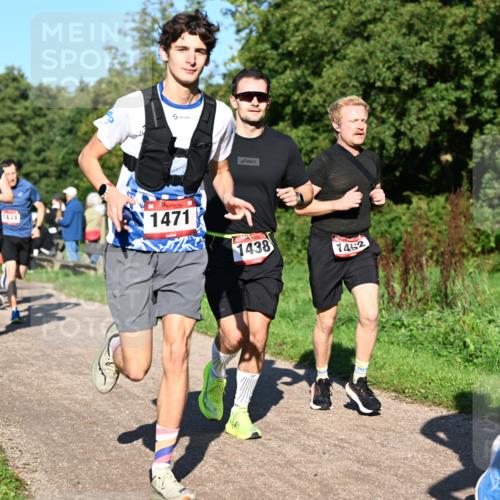 27.09.2026 - 35. Volkslauf durch das schöne Alstertal Dr. Thomas Lammeyer http://msf.ph/oto/10561485 27.09.2026 10:04:50 Laufen 1008, 1434, 1471, 1438, 1452, 149 meine-sportfotos.de