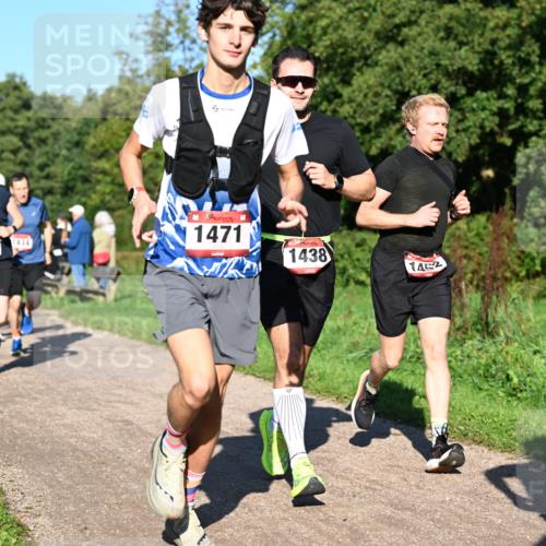 27.09.2026 - 35. Volkslauf durch das schöne Alstertal Dr. Thomas Lammeyer http://msf.ph/oto/10561486 27.09.2026 10:04:51 Laufen 1008, 1434, 1471, 1438, 1452 meine-sportfotos.de