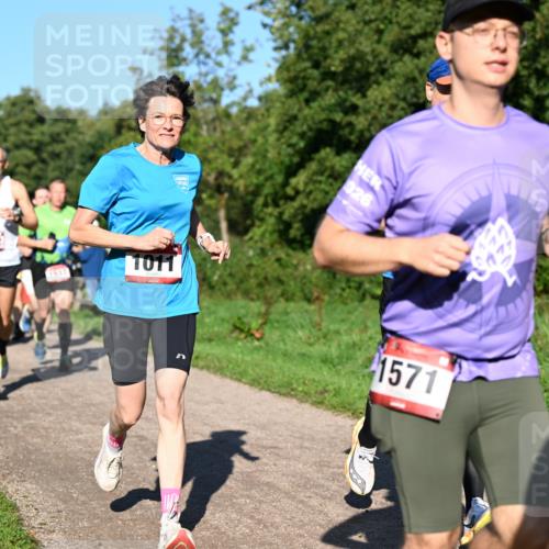 27.09.2026 - 35. Volkslauf durch das schöne Alstertal Dr. Thomas Lammeyer http://msf.ph/oto/10561593 27.09.2026 10:05:10 Laufen 1482, 1011, 026, 1571 meine-sportfotos.de
