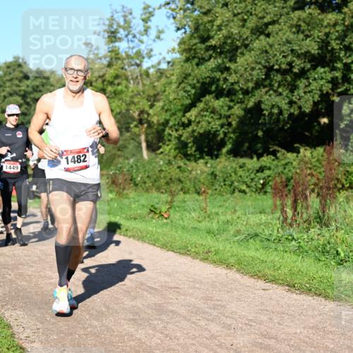 27.09.2026 - 35. Volkslauf durch das schöne Alstertal Dr. Thomas Lammeyer http://msf.ph/oto/10561602 27.09.2026 10:05:11 Laufen 1563, 1449, 1482 meine-sportfotos.de