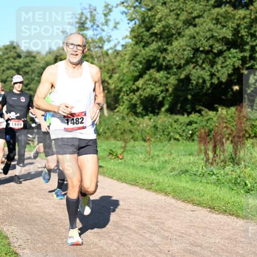 27.09.2026 - 35. Volkslauf durch das schöne Alstertal Dr. Thomas Lammeyer http://msf.ph/oto/10561604 27.09.2026 10:05:11 Laufen 1563, 11560, 1449, 1482 meine-sportfotos.de