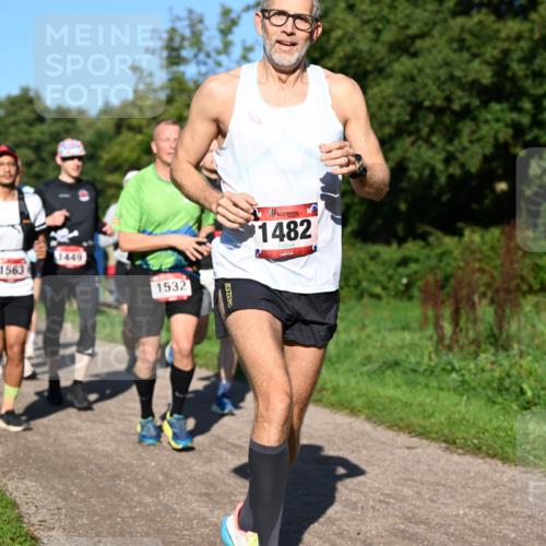 27.09.2026 - 35. Volkslauf durch das schöne Alstertal Dr. Thomas Lammeyer http://msf.ph/oto/10561606 27.09.2026 10:05:12 Laufen 1563, 1449, 1532, 1482 meine-sportfotos.de
