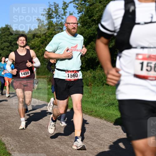 27.09.2026 - 35. Volkslauf durch das schöne Alstertal Dr. Thomas Lammeyer http://msf.ph/oto/10561618 27.09.2026 10:05:14 Laufen 166, 1029, 1455, 1560, 1563, 9 meine-sportfotos.de