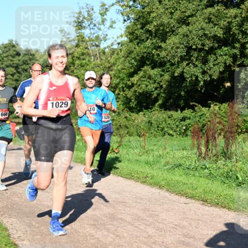 27.09.2026 - 35. Volkslauf durch das schöne Alstertal Dr. Thomas Lammeyer http://msf.ph/oto/10561630 27.09.2026 10:05:17 Laufen 1029, 1666, 10, 1529 meine-sportfotos.de