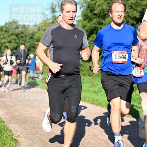 27.09.2026 - 35. Volkslauf durch das schöne Alstertal Dr. Thomas Lammeyer http://msf.ph/oto/10561660 27.09.2026 10:05:23 Laufen 1544, 1511, 1 meine-sportfotos.de