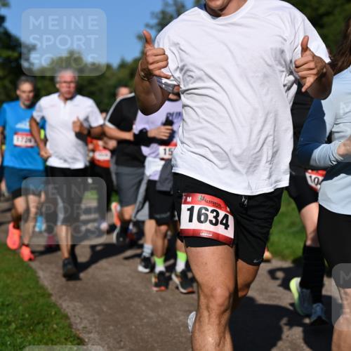27.09.2026 - 35. Volkslauf durch das schöne Alstertal Dr. Thomas Lammeyer http://msf.ph/oto/10561698 27.09.2026 10:05:33 Laufen 15, 1634, 1523 meine-sportfotos.de
