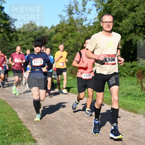 27.09.2026 - 35. Volkslauf durch das schöne Alstertal Dr. Thomas Lammeyer http://msf.ph/oto/10561759 27.09.2026 10:05:44 Laufen 1043, 1488, 1506 meine-sportfotos.de