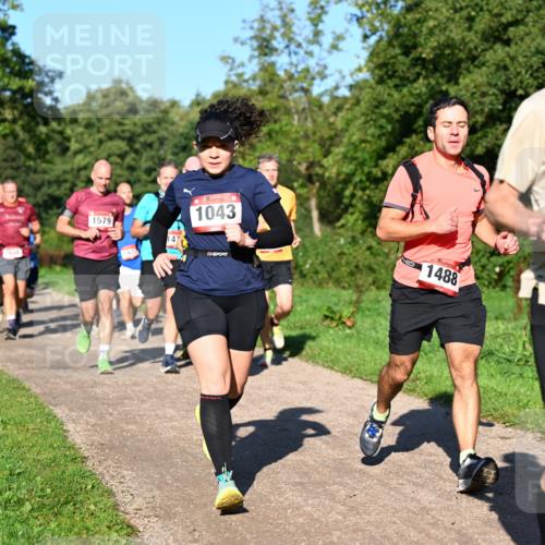 27.09.2026 - 35. Volkslauf durch das schöne Alstertal Dr. Thomas Lammeyer http://msf.ph/oto/10561762 27.09.2026 10:05:45 Laufen 1579, 1043, 00, 1488, 1506 meine-sportfotos.de
