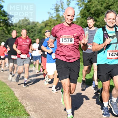 27.09.2026 - 35. Volkslauf durch das schöne Alstertal Dr. Thomas Lammeyer http://msf.ph/oto/10561780 27.09.2026 10:05:47 Laufen 1698, 1579, 152, 1474 meine-sportfotos.de