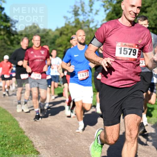 27.09.2026 - 35. Volkslauf durch das schöne Alstertal Dr. Thomas Lammeyer http://msf.ph/oto/10561783 27.09.2026 10:05:48 Laufen 1677, 40, 1579, 147 meine-sportfotos.de