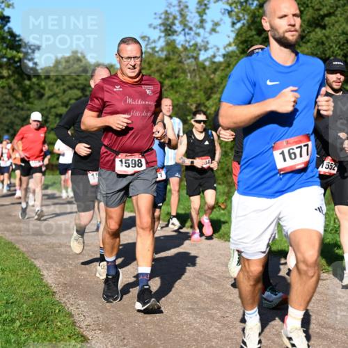27.09.2026 - 35. Volkslauf durch das schöne Alstertal Dr. Thomas Lammeyer http://msf.ph/oto/10561788 27.09.2026 10:05:49 Laufen 19, 1598, 7, 84, 1677, 552 meine-sportfotos.de
