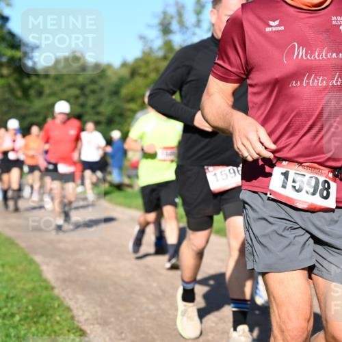 27.09.2026 - 35. Volkslauf durch das schöne Alstertal Dr. Thomas Lammeyer http://msf.ph/oto/10561796 27.09.2026 10:05:50 Laufen 1596, 30, 10, 1598 meine-sportfotos.de
