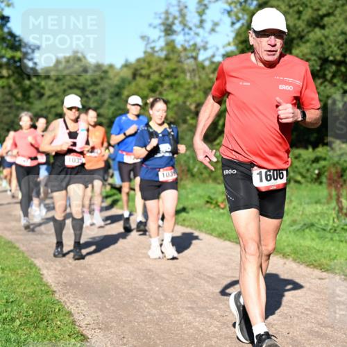27.09.2026 - 35. Volkslauf durch das schöne Alstertal Dr. Thomas Lammeyer http://msf.ph/oto/10561815 27.09.2026 10:05:53 Laufen 103, 1039, 1606 meine-sportfotos.de