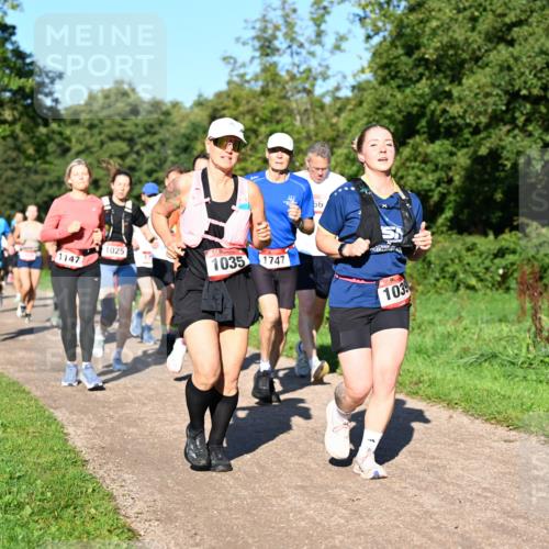 27.09.2026 - 35. Volkslauf durch das schöne Alstertal Dr. Thomas Lammeyer http://msf.ph/oto/10561821 27.09.2026 10:05:54 Laufen 1147, 1025, 1035, 1747, 66, 103 meine-sportfotos.de