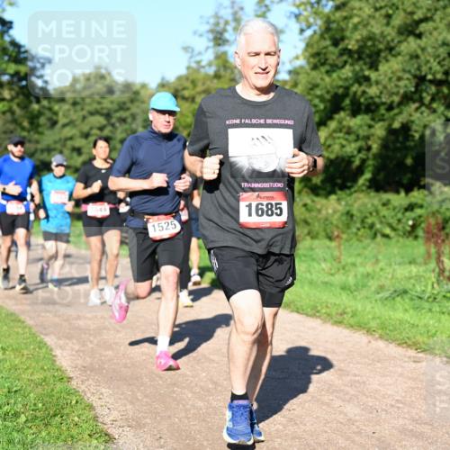 27.09.2026 - 35. Volkslauf durch das schöne Alstertal Dr. Thomas Lammeyer http://msf.ph/oto/10561889 27.09.2026 10:06:04 Laufen 1049, 1525, 1685 meine-sportfotos.de