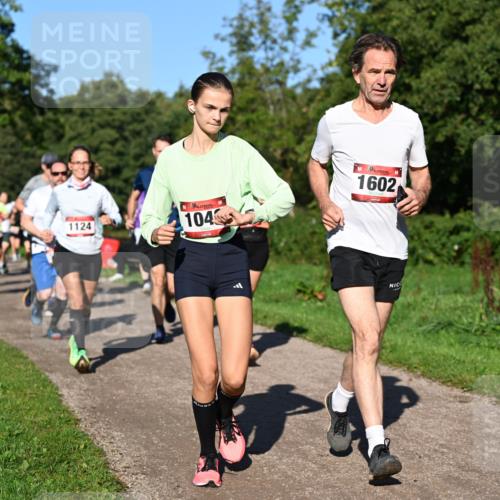 27.09.2026 - 35. Volkslauf durch das schöne Alstertal Dr. Thomas Lammeyer http://msf.ph/oto/10561958 27.09.2026 10:06:16 Laufen 1124, 104, 1602 meine-sportfotos.de