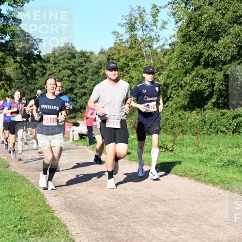 27.09.2026 - 35. Volkslauf durch das schöne Alstertal Dr. Thomas Lammeyer http://msf.ph/oto/10562840 27.09.2026 10:25:01 Laufen 2411, 2442, 70 meine-sportfotos.de