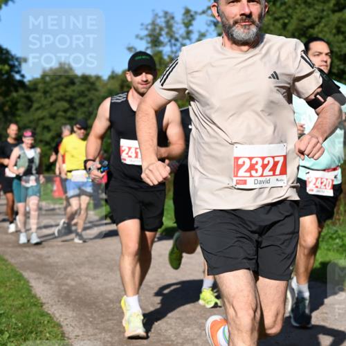 27.09.2026 - 35. Volkslauf durch das schöne Alstertal Dr. Thomas Lammeyer http://msf.ph/oto/10563063 27.09.2026 10:25:46 Laufen 241, 2327, 2420 meine-sportfotos.de