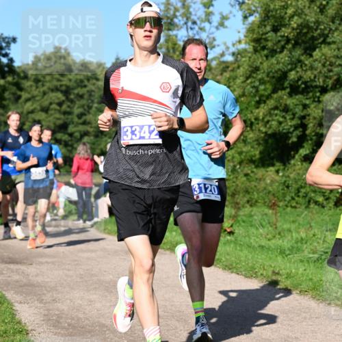 27.09.2026 - 35. Volkslauf durch das schöne Alstertal Dr. Thomas Lammeyer http://msf.ph/oto/10564082 27.09.2026 10:34:13 Laufen 3342, 3120, 3186 meine-sportfotos.de