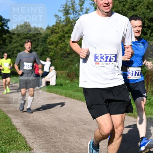 27.09.2026 - 35. Volkslauf durch das schöne Alstertal Dr. Thomas Lammeyer http://msf.ph/oto/10564245 27.09.2026 10:34:45 Laufen 3242, 3375, 3177 meine-sportfotos.de