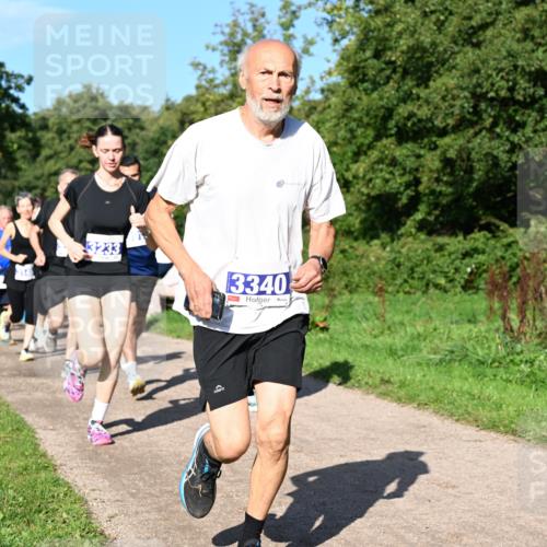 27.09.2026 - 35. Volkslauf durch das schöne Alstertal Dr. Thomas Lammeyer http://msf.ph/oto/10564395 27.09.2026 10:35:08 Laufen 3233, 3340 meine-sportfotos.de