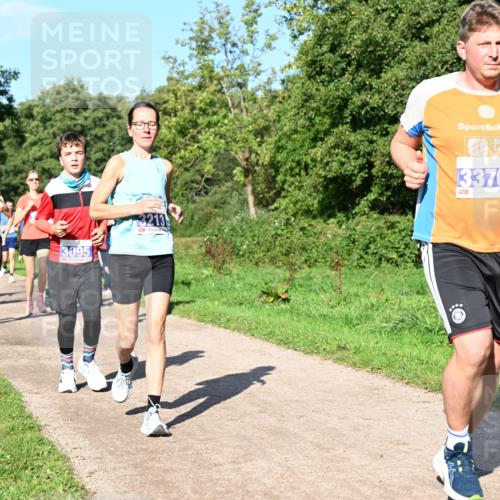 27.09.2026 - 35. Volkslauf durch das schöne Alstertal Dr. Thomas Lammeyer http://msf.ph/oto/10564439 27.09.2026 10:35:17 Laufen 3417, 3095, 2011, 3376, 10 meine-sportfotos.de