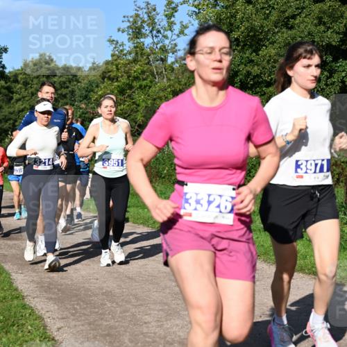 27.09.2026 - 35. Volkslauf durch das schöne Alstertal Dr. Thomas Lammeyer http://msf.ph/oto/10564654 27.09.2026 10:35:48 Laufen 3956, 3263, 3359, 3214, 3951, 3326, 3971 meine-sportfotos.de