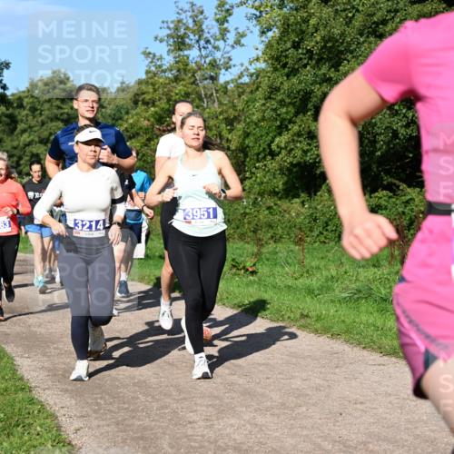 27.09.2026 - 35. Volkslauf durch das schöne Alstertal Dr. Thomas Lammeyer http://msf.ph/oto/10564658 27.09.2026 10:35:49 Laufen 3263, 3214, 3951, 3326 meine-sportfotos.de