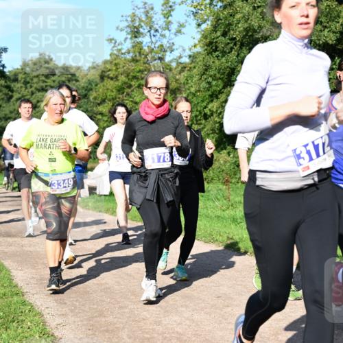 27.09.2026 - 35. Volkslauf durch das schöne Alstertal Dr. Thomas Lammeyer http://msf.ph/oto/10564906 27.09.2026 10:36:26 Laufen 8350, 3349, 3, 3178, 3172, 3006 meine-sportfotos.de