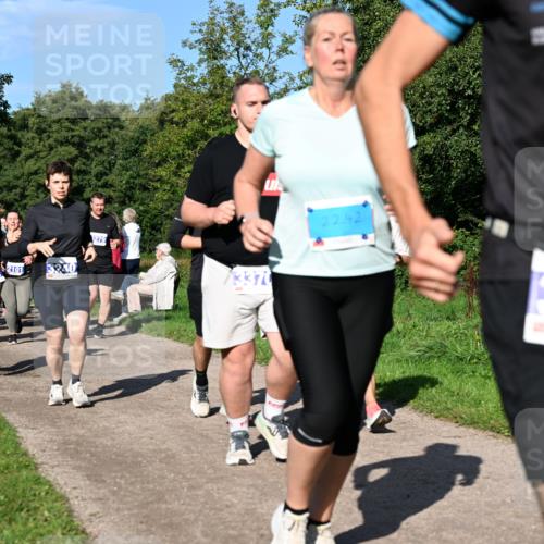 27.09.2026 - 35. Volkslauf durch das schöne Alstertal Dr. Thomas Lammeyer http://msf.ph/oto/10564978 27.09.2026 10:36:36 Laufen 3256, 3271, 2101, 3240, 279, 22, 42, 3370, 3183 meine-sportfotos.de