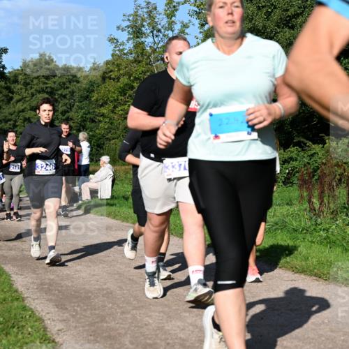 27.09.2026 - 35. Volkslauf durch das schöne Alstertal Dr. Thomas Lammeyer http://msf.ph/oto/10564979 27.09.2026 10:36:36 Laufen 3256, 3271, 2101, 3240, 279, 337, 2242 meine-sportfotos.de