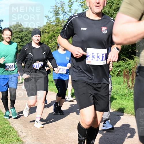 27.09.2026 - 35. Volkslauf durch das schöne Alstertal Dr. Thomas Lammeyer http://msf.ph/oto/10565063 27.09.2026 10:36:49 Laufen 1414, 3280, 3094, 3187, 420, 3331 meine-sportfotos.de