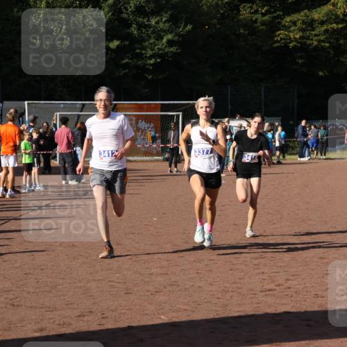 27.09.2026 - 35. Volkslauf durch das schöne Alstertal Strokosch-Dieckow http://msf.ph/oto/10565142 27.09.2026 11:12:37 Ziel 3377, 3412, 3414 meine-sportfotos.de