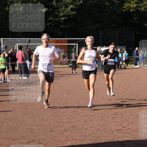 27.09.2026 - 35. Volkslauf durch das schöne Alstertal Strokosch-Dieckow http://msf.ph/oto/10565154 27.09.2026 11:12:37 Ziel 3377, 3412, 3414 meine-sportfotos.de
