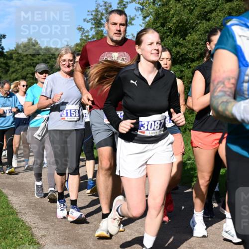27.09.2026 - 35. Volkslauf durch das schöne Alstertal Dr. Thomas Lammeyer http://msf.ph/oto/10565238 27.09.2026 10:37:10 Laufen 161, 3158, 29, 3087, 3352, 1 meine-sportfotos.de