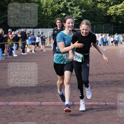 27.09.2026 - 35. Volkslauf durch das schöne Alstertal Strokosch-Dieckow http://msf.ph/oto/10565461 27.09.2026 11:10:52 Ziel 3272, 4081, 4092 meine-sportfotos.de