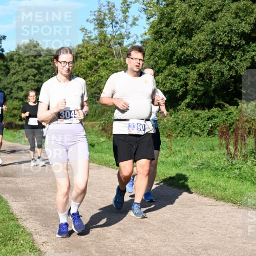 27.09.2026 - 35. Volkslauf durch das schöne Alstertal Dr. Thomas Lammeyer http://msf.ph/oto/10565463 27.09.2026 10:37:34 Laufen 3054, 3055, 1304, 13390 meine-sportfotos.de