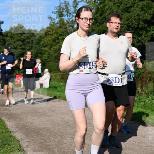 27.09.2026 - 35. Volkslauf durch das schöne Alstertal Dr. Thomas Lammeyer http://msf.ph/oto/10565470 27.09.2026 10:37:35 Laufen 3055, 13045, 3390, 018 meine-sportfotos.de